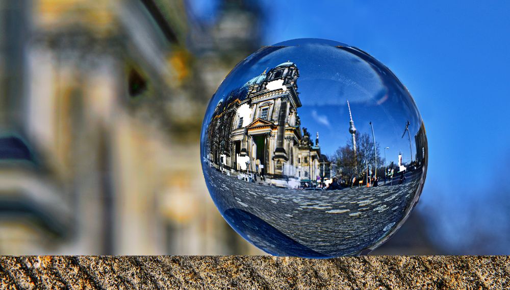 berliner-dom-in-der-glaskugel  gedreht