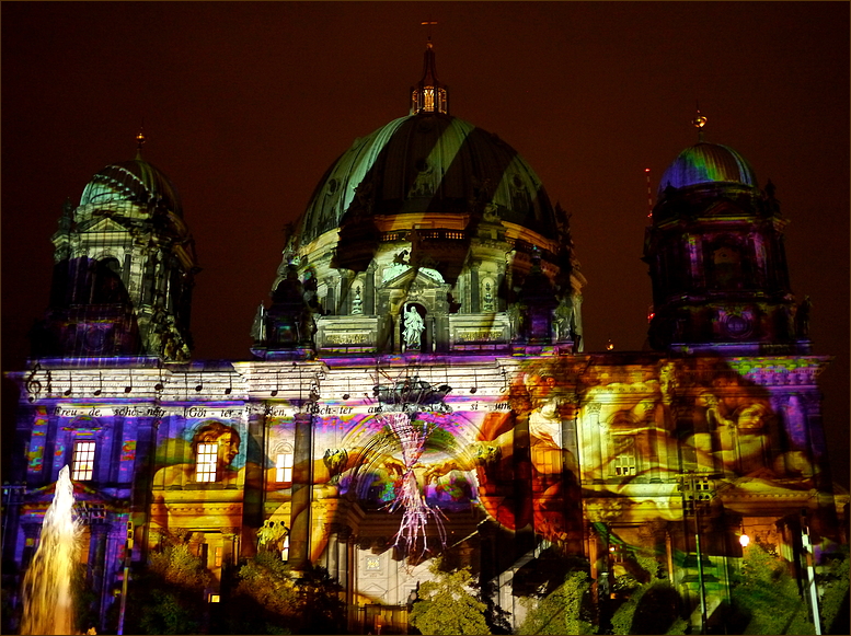 Berliner Dom leuchtet I ...