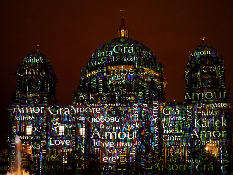 Berliner Dom leuchtet II ...