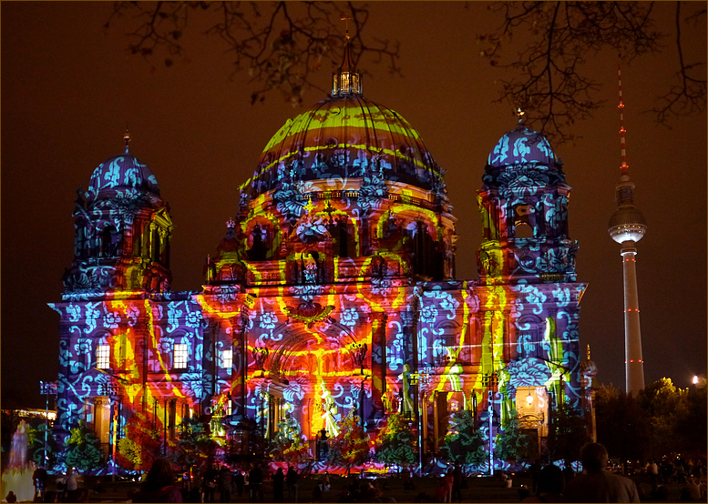 Berliner Dom leuchtet III ...