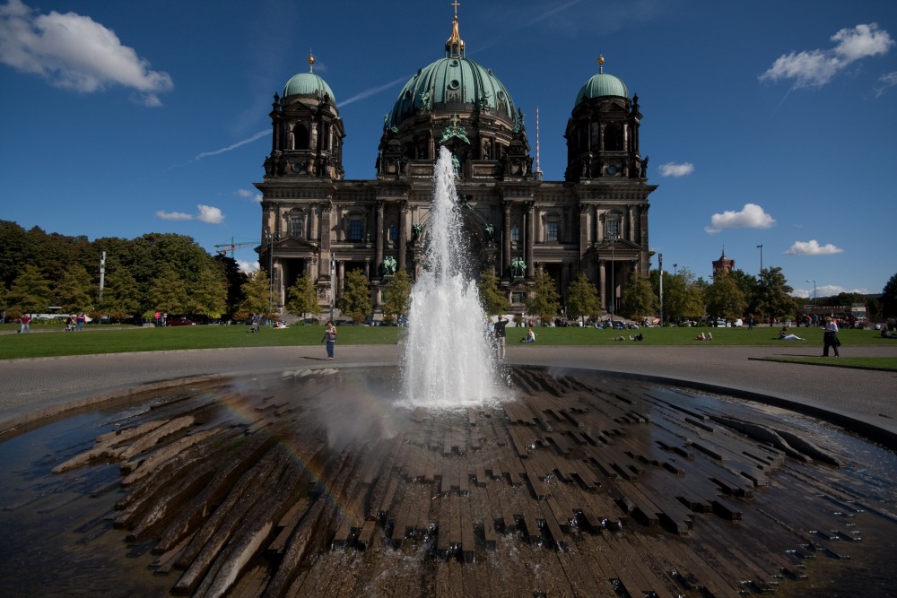 Berliner Dom mit Brunnen