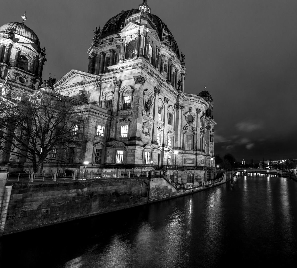 Berliner Dom mit der Spree