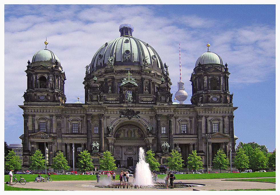 Berliner Dom mit Fernsehturm