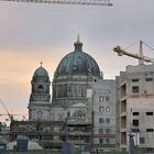 Berliner Dom mit neuem Kuppelkreuz