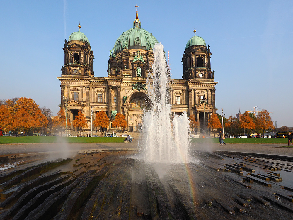 Berliner Dom mit Regenbogen