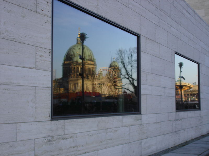 Berliner Dom mit Riesenrad