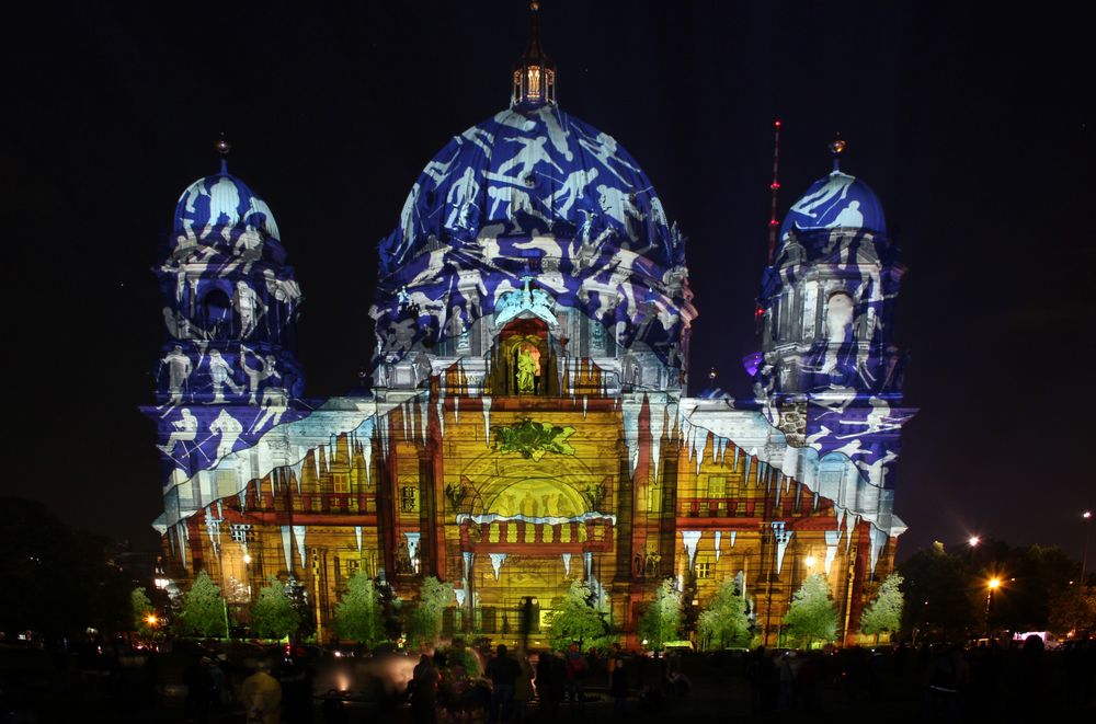 Berliner Dom mit Schneehaube