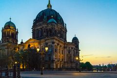 Berliner Dom zur blauen Stunde