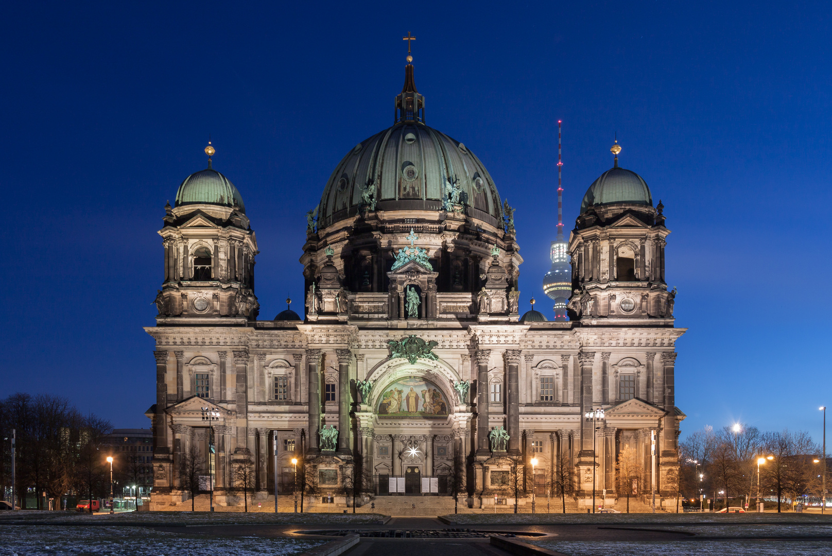 Berliner Dom zur blauen Stunde