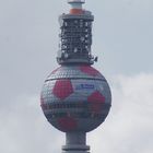 Berliner Fernsehturm als Fußball