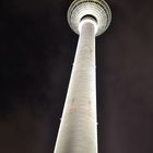 Berliner Fernsehturm bei Nacht