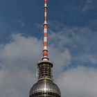 Berliner Fernsehturm mit Kreuz