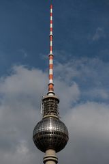 Berliner Fernsehturm mit Kreuz