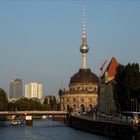 Berliner Fernsehturm mittig