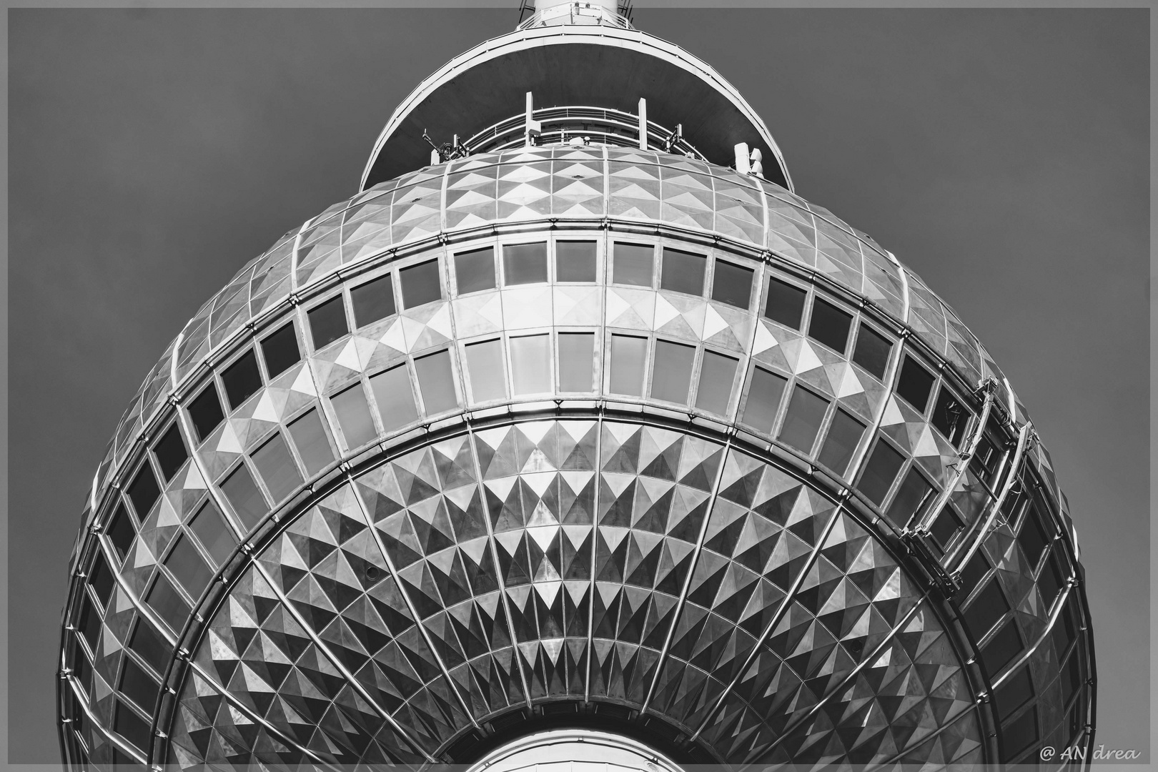 Berliner Fernsehturm - Ostalgie in schwarz / weiß