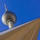 Berliner Fernsehturm von unten