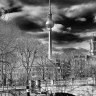 Berliner Fernseturm und alter Hafen