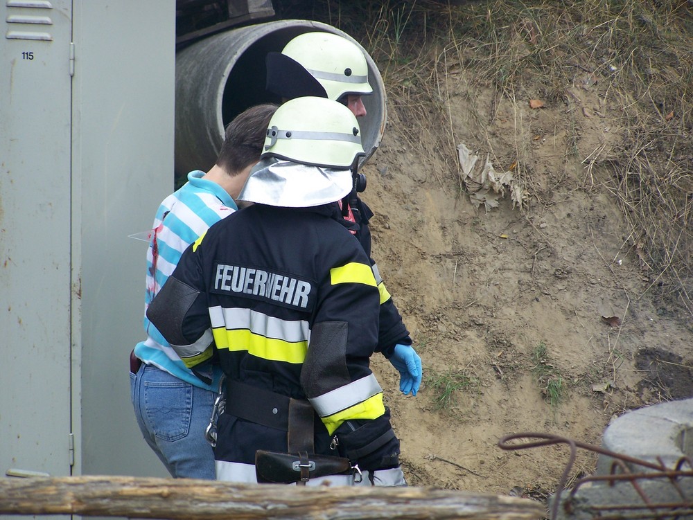 Berliner Feuerwehr: "Ne Glasscheibe im Rücken, würd mich nicht entzücken"