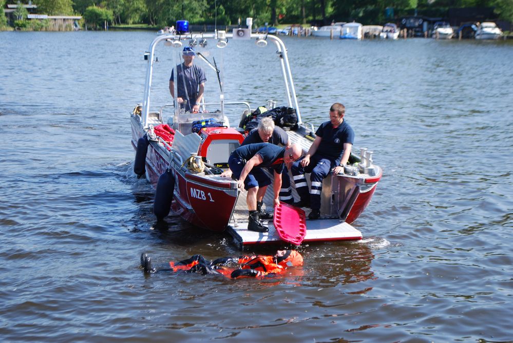 Berliner Feuerwehr: "Person im Wasser"