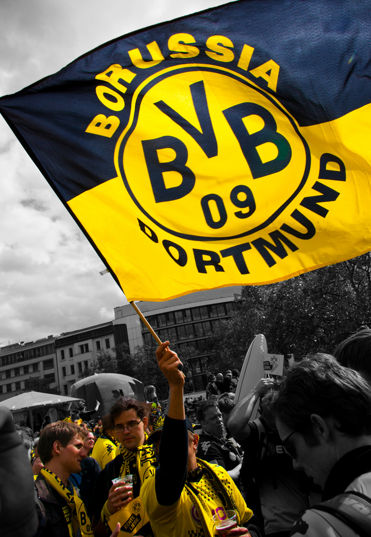 Berliner Friedensplatz  in Schwarz/Gelb