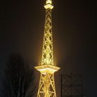 Berliner Funkturm bei Nacht