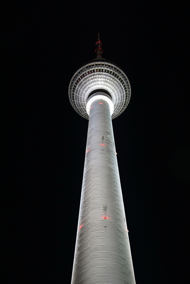 Berliner Funkturm bei Nacht