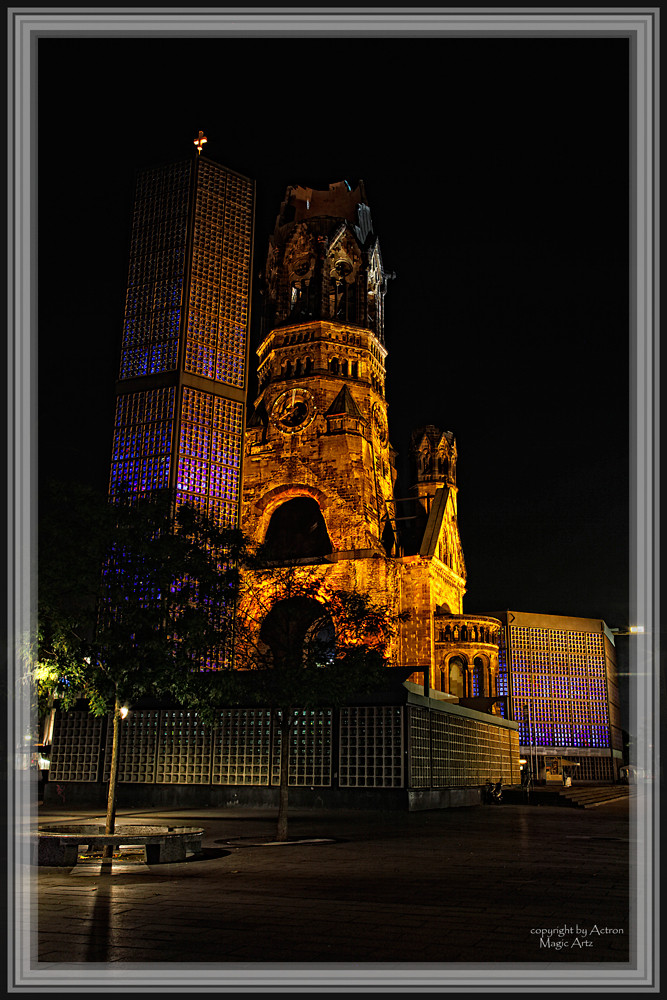 Berliner Gedächtniskirche beim Festival of lights 2009