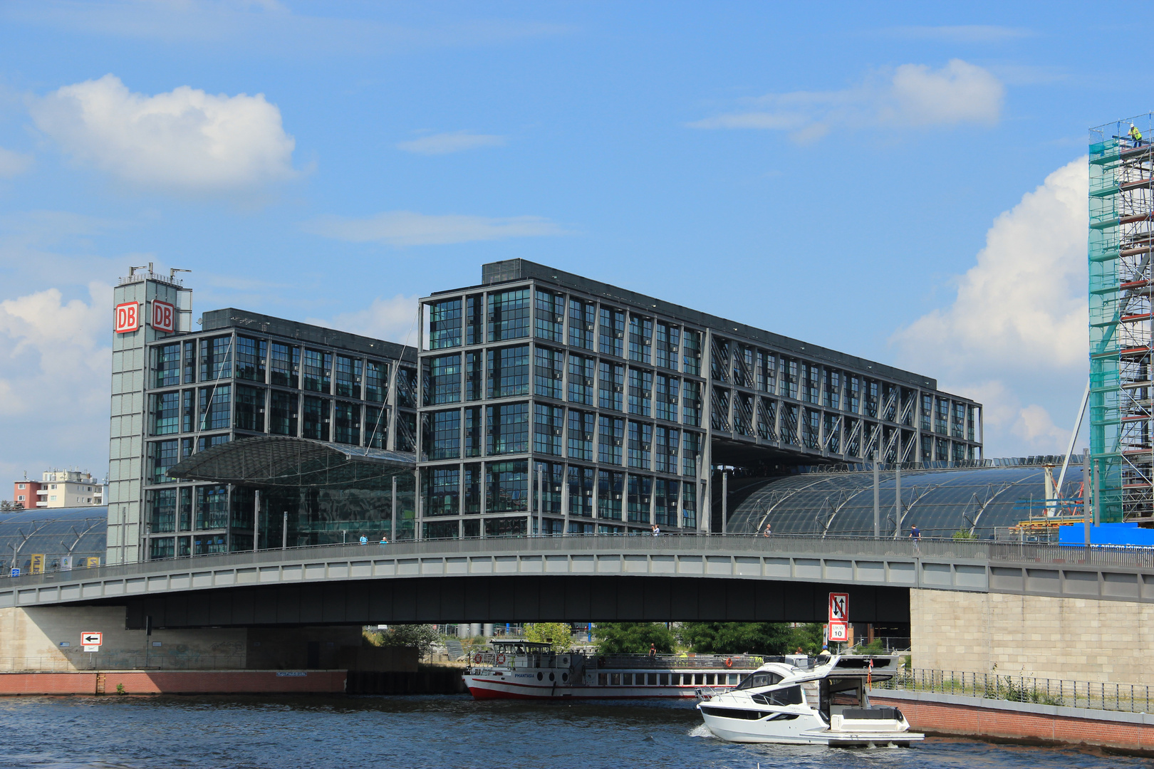 Berliner Hauptbahnhof...