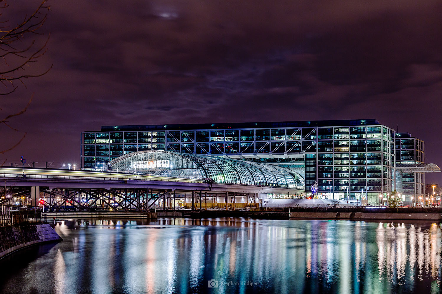 Berliner Hauptbahnhof bei Nacht