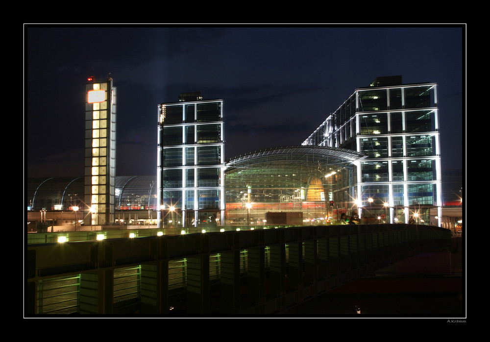 Berliner Hauptbahnhof in Farbe