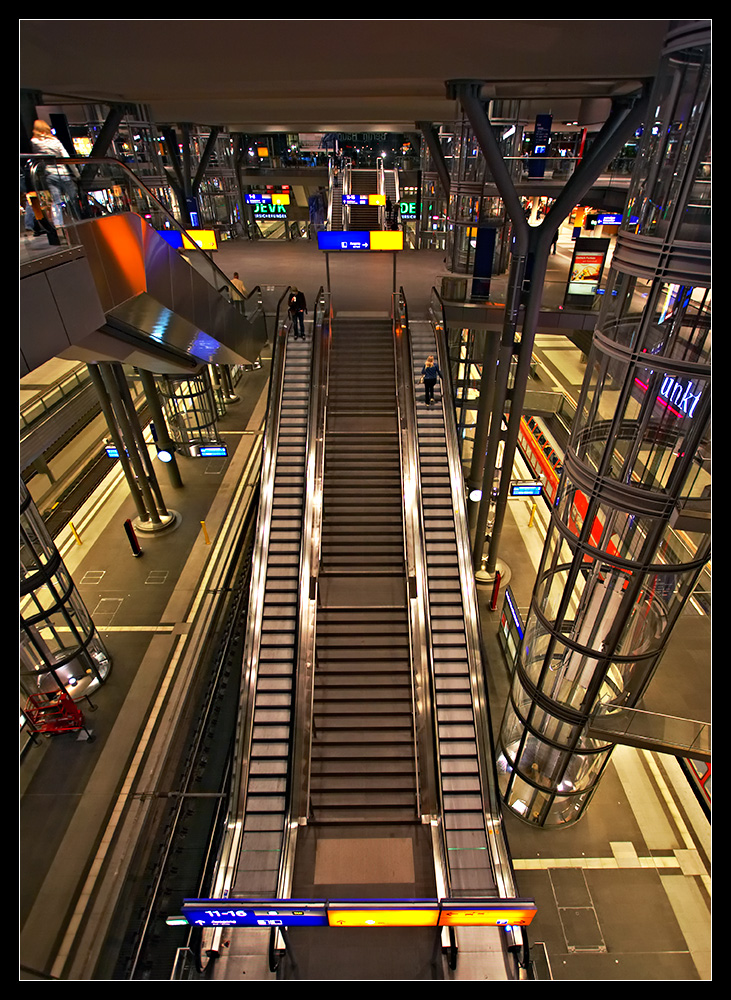 Berliner Hauptbahnhof inside /2.