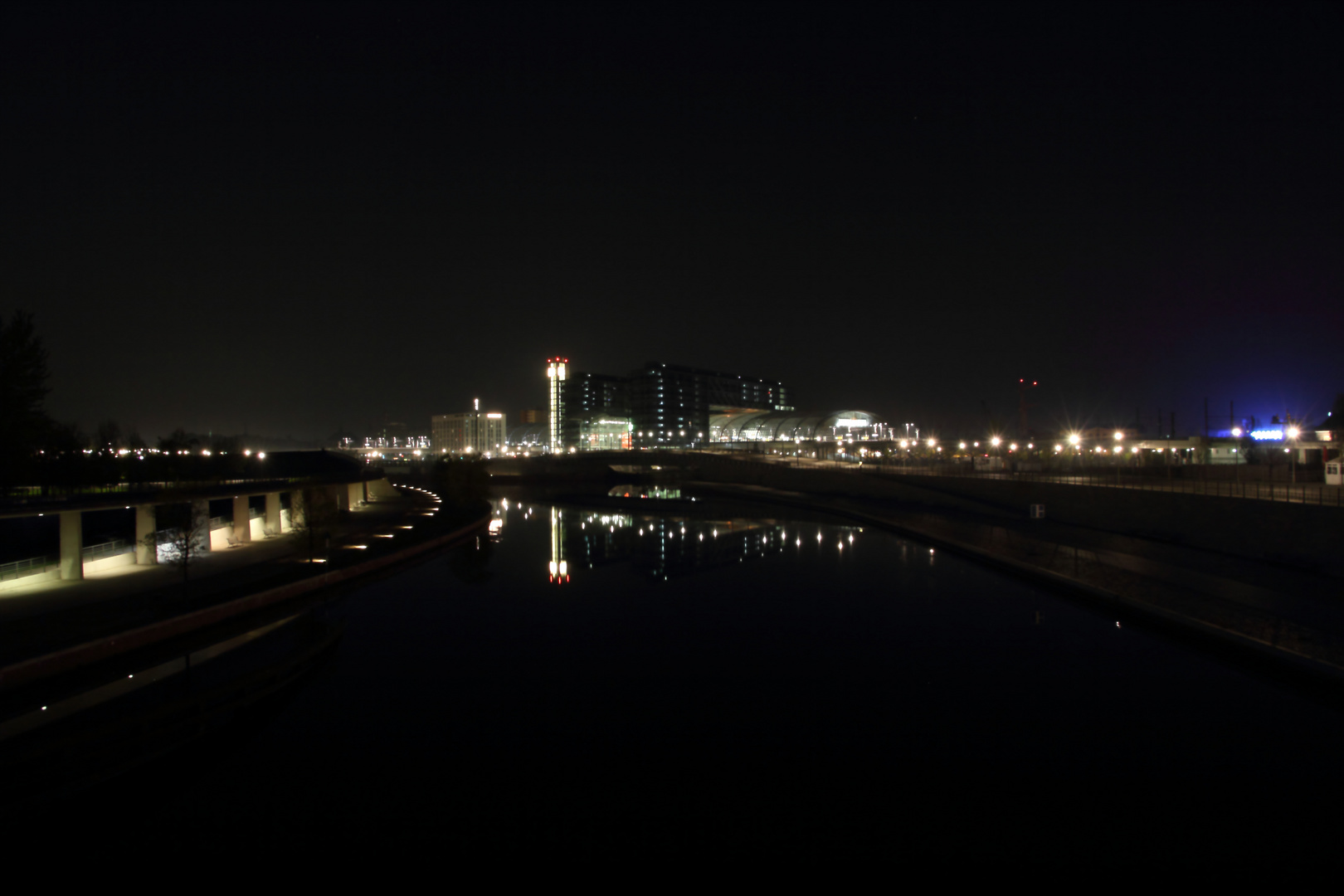 Berliner HBF bei Nacht