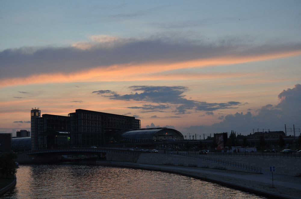 Berliner HBF Im Sonnenuntergang