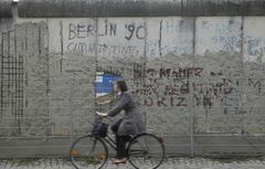 Berliner Mauer - das Loch in ihr...