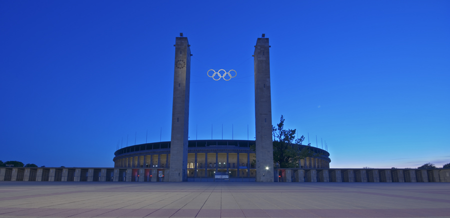 Berliner Olympiastadion bei Nacht