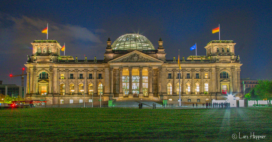 Berliner Reichstag bei Nacht