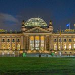 Berliner Reichstag bei Nacht