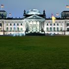 Berliner Reichstag bei Nacht