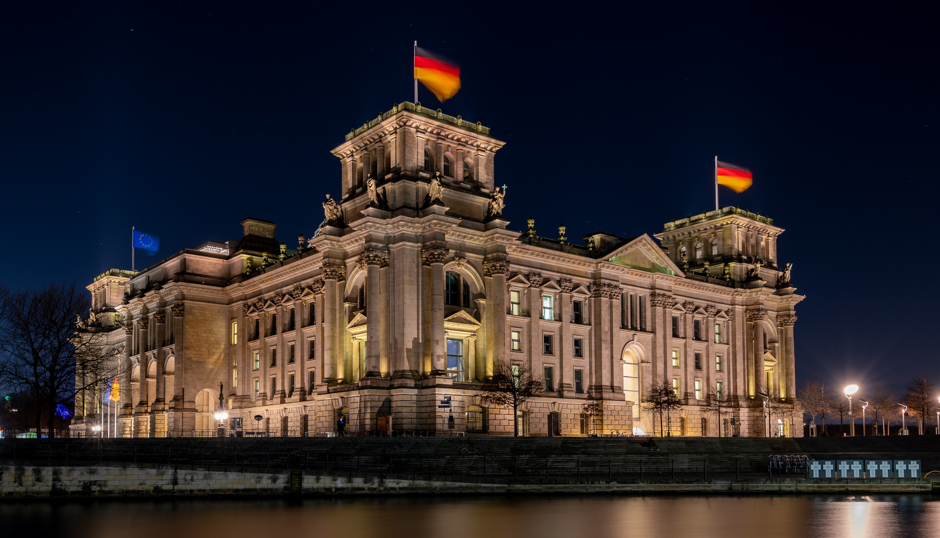 Berliner Reichstag in der Nacht