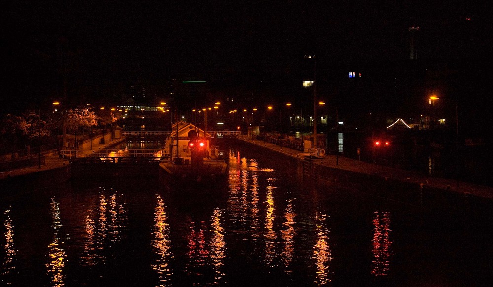 Berliner Schleuse bei Nacht