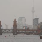 Berliner Skyline im Märznebel