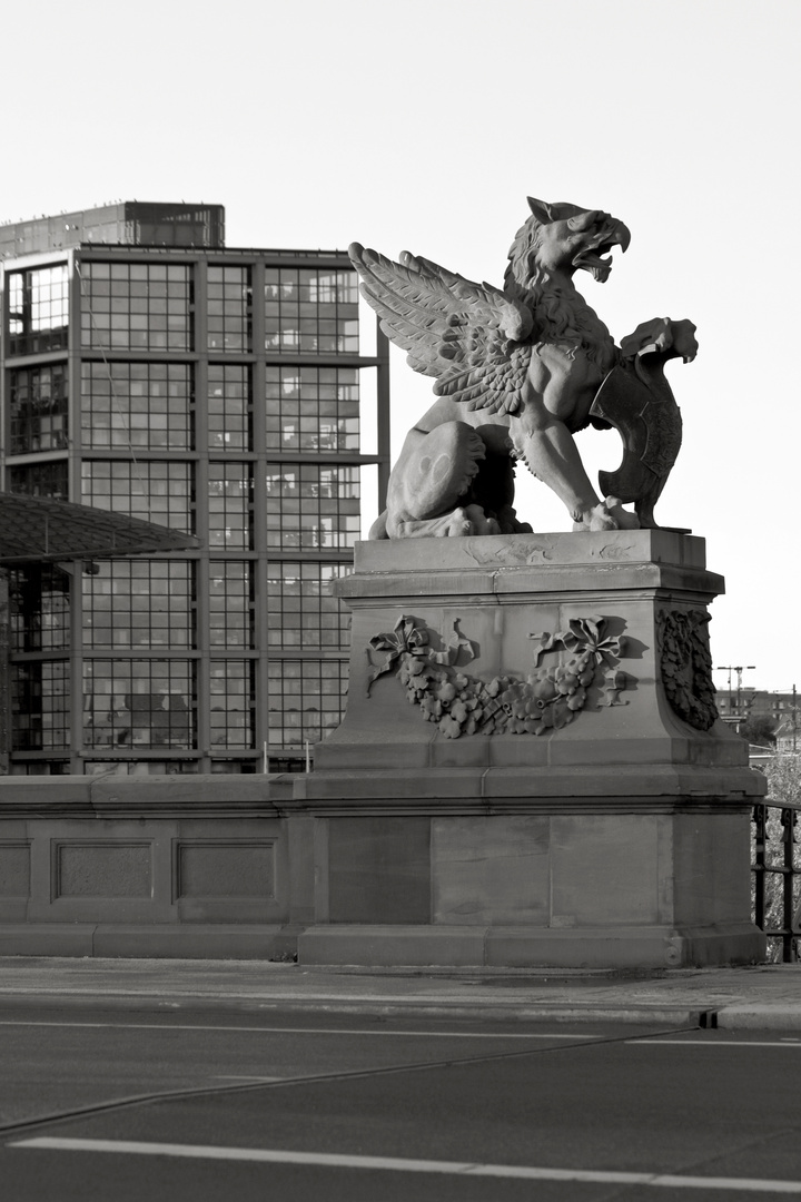 BERLINER STADTLANDSCHAFT - MOLTKEBRÜCKE