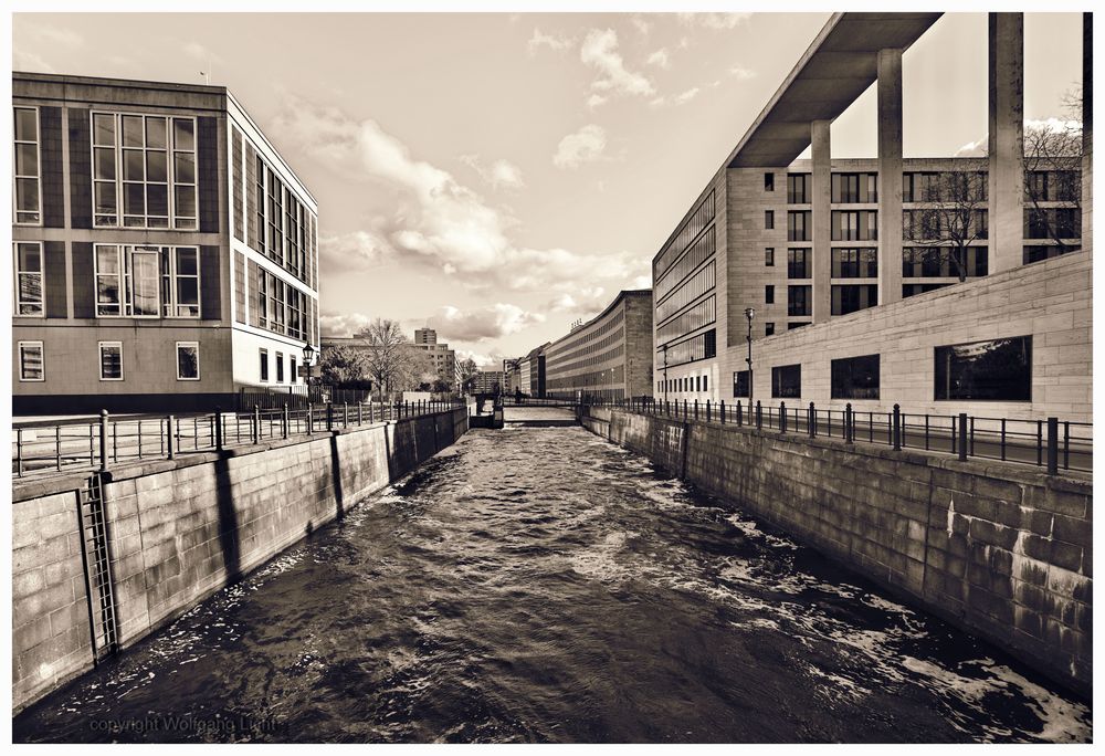 Berliner Stadtrundgang - Jungfernbrücke