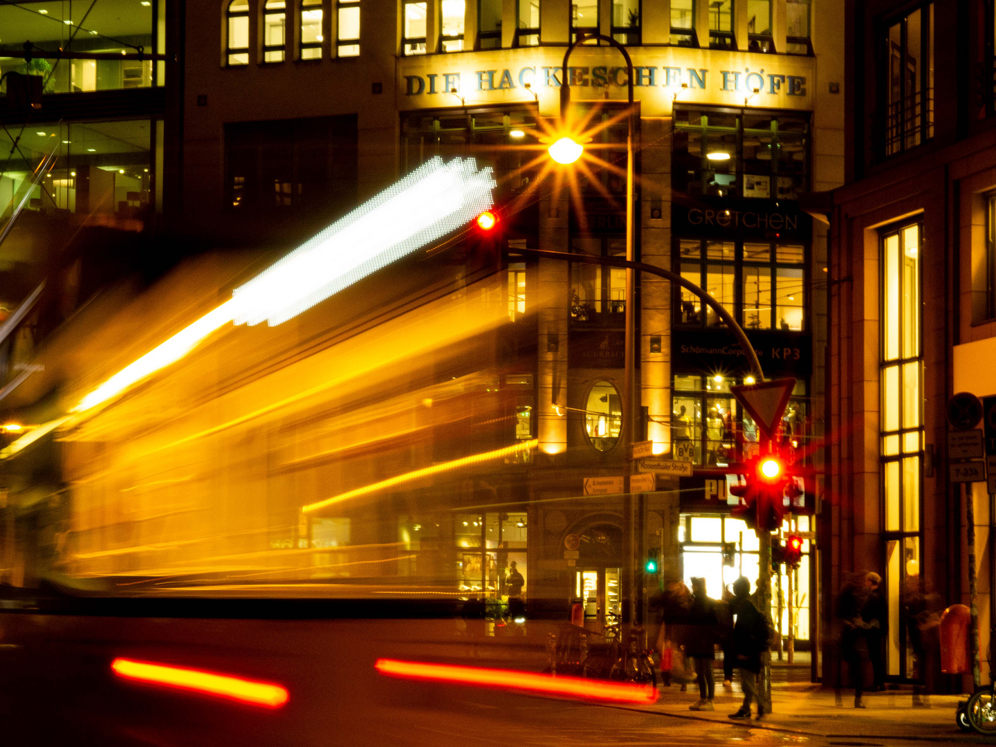 Berliner Tram am Hackeschen Markt, Berlin