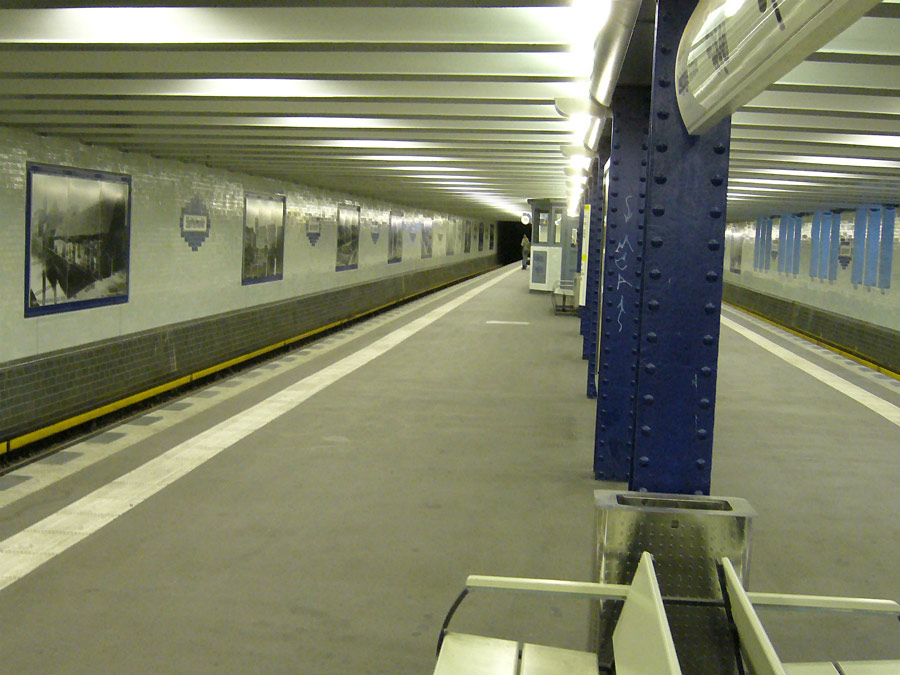 Berliner U-Bahn am Spittelmarkt