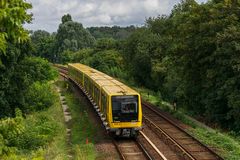 Berliner U-Bahn im Grünen I