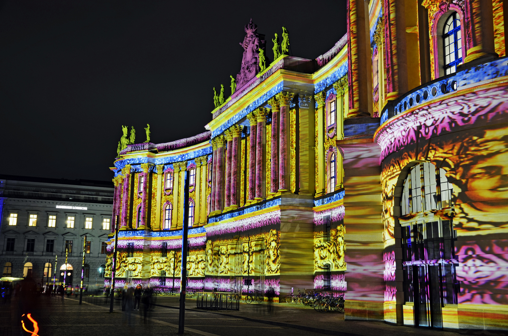 Berliner UNI-Gebäude beim Festival of Lights 2015