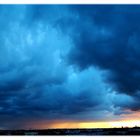 Berliner Wolkenhimmel zum Sonnenuntergang