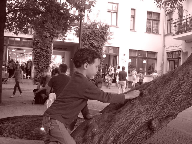 Berlin's next generation!? (Berlin-Sepia-Projekt - Pic. 021)