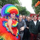 Berlins Regierender Bürgermeister Michael Müller auf dem CSD 2015